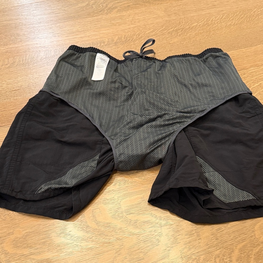 Patagonia Men's Shorts - Picture 7 of 8